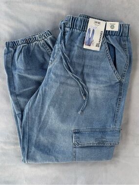 No Boundaries Women’s Light Blue Denim Jogger Jeans